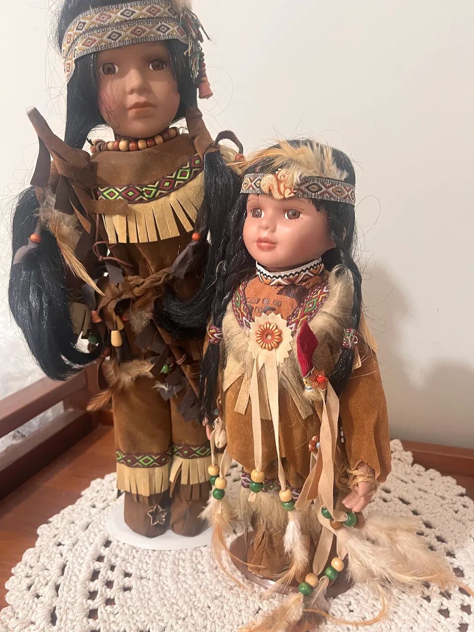 Duas bonecas índias em porcelana  - Foto 2