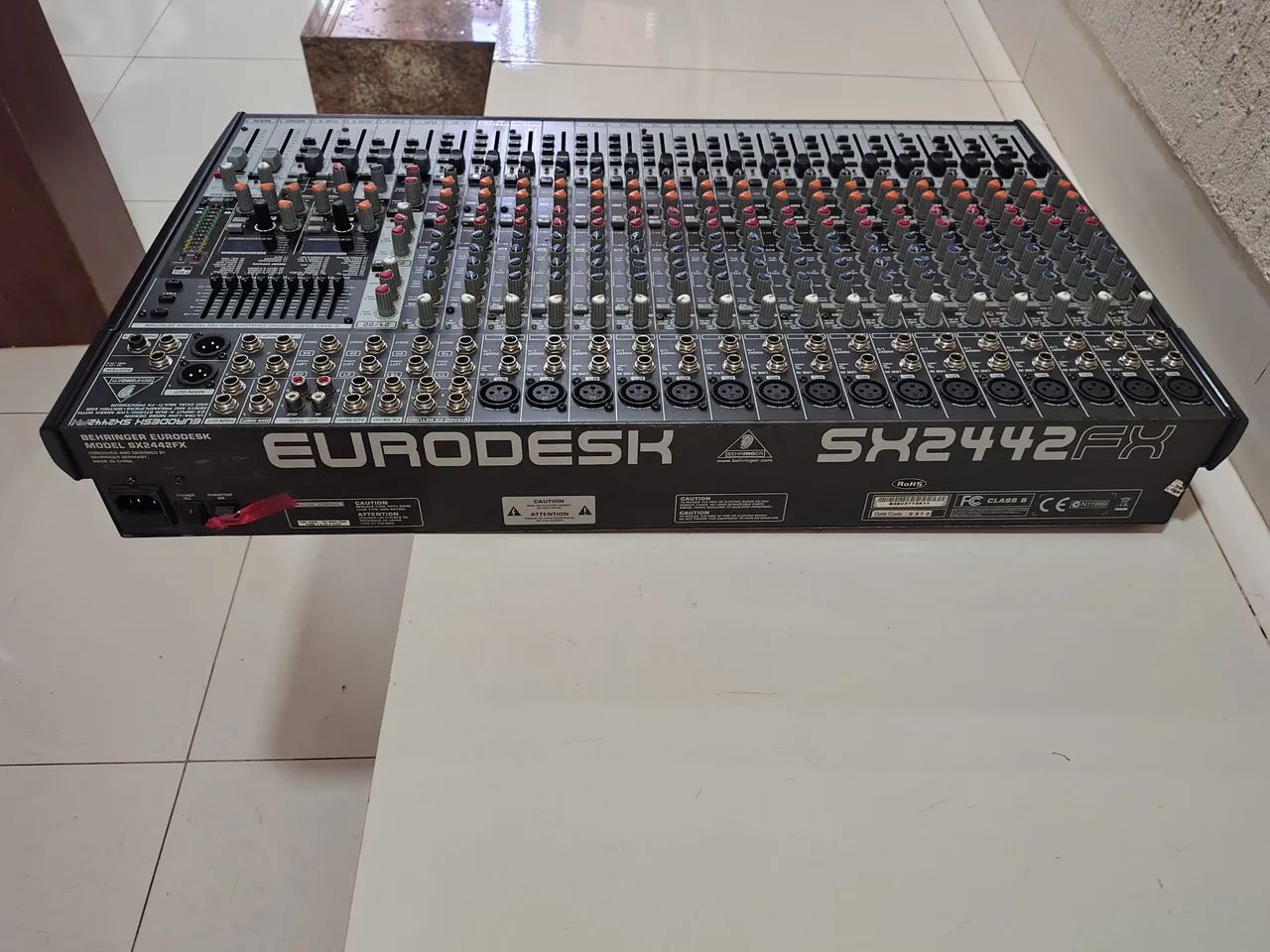 Mesa de som Behringer 24canais
