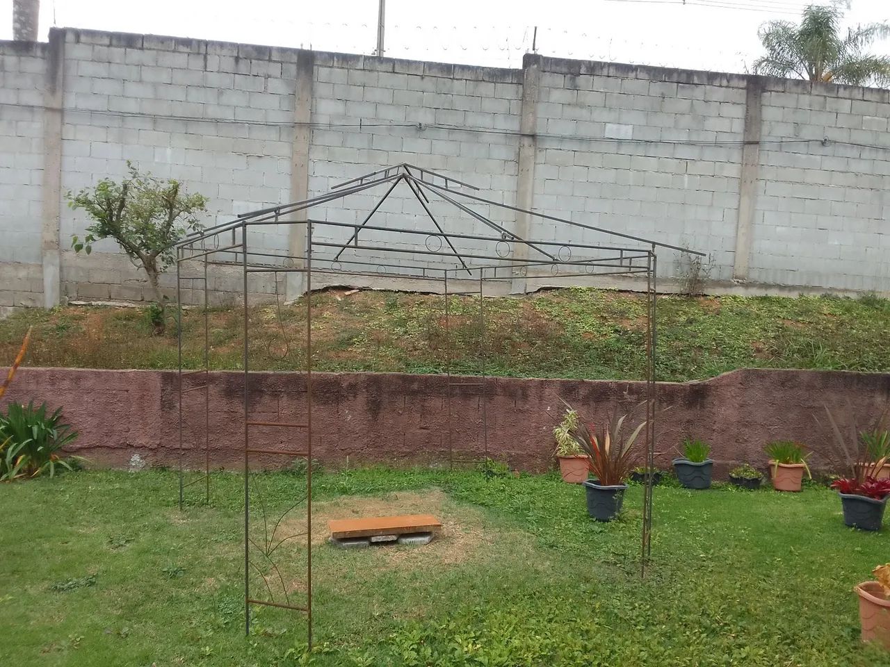 Gazebo em ferro Leroy Merlin,  sem cobertura. - Foto 2