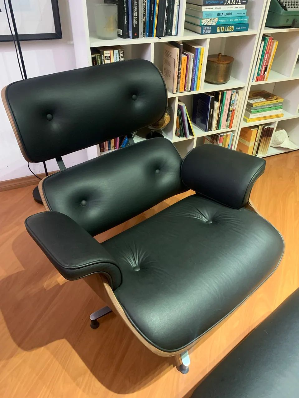 Poltrona Charles Eames com Puff - Foto 3