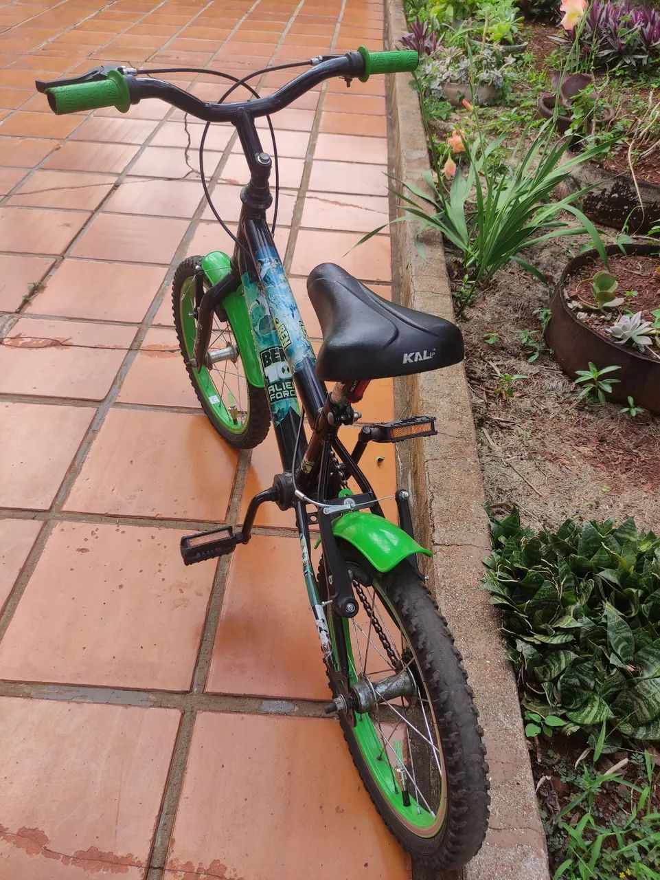 Vendo bicicleta infantil aro 20 - Foto 4