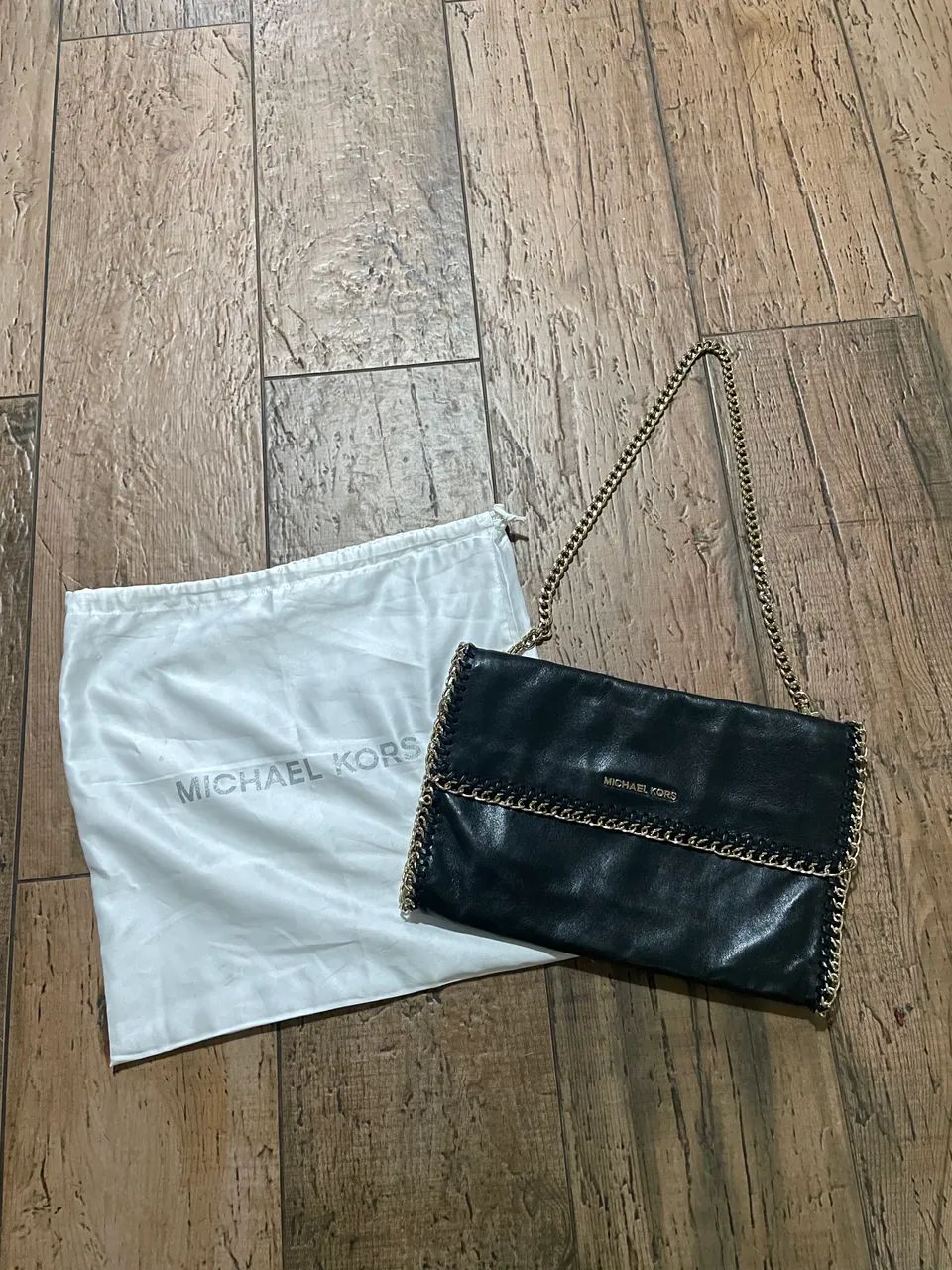 Bolsa de ombro em couro macio preta Michael Kors - Foto 3