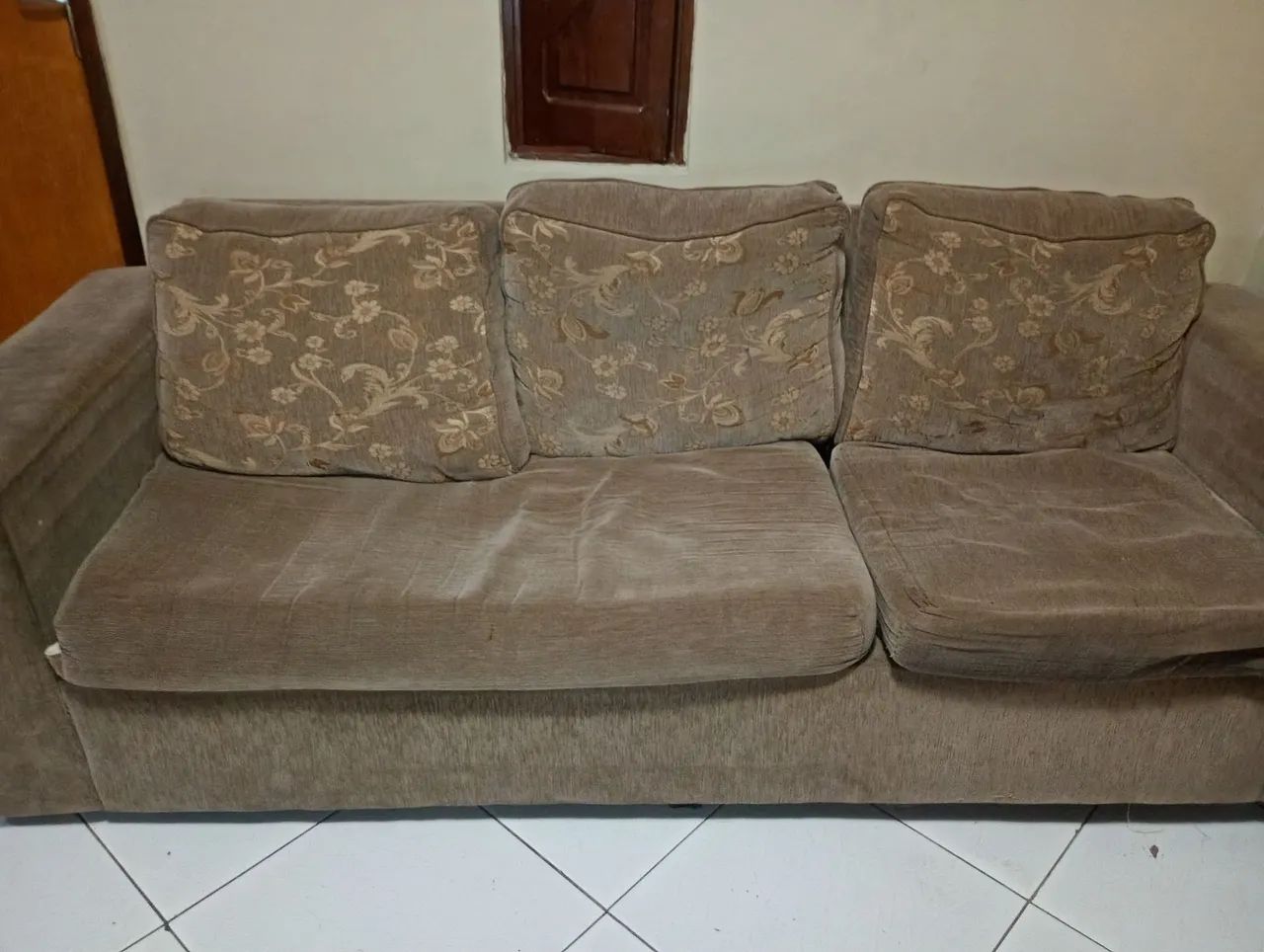 Sofá 4 lugares com avaria!
