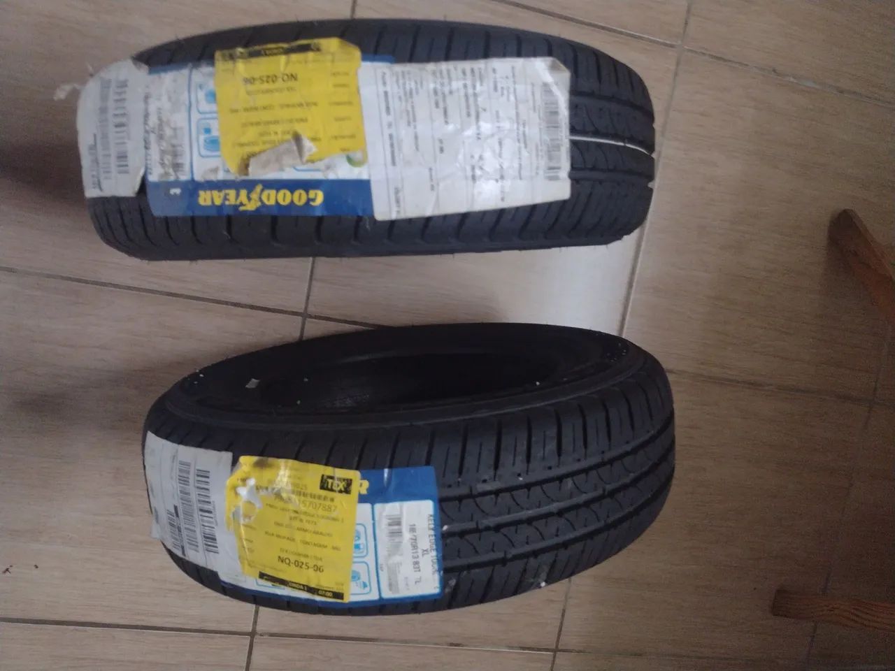 Vendo barato, 2 pneus do Palio 2008 novos comprados no Carrefour, motivo, troquei de carro