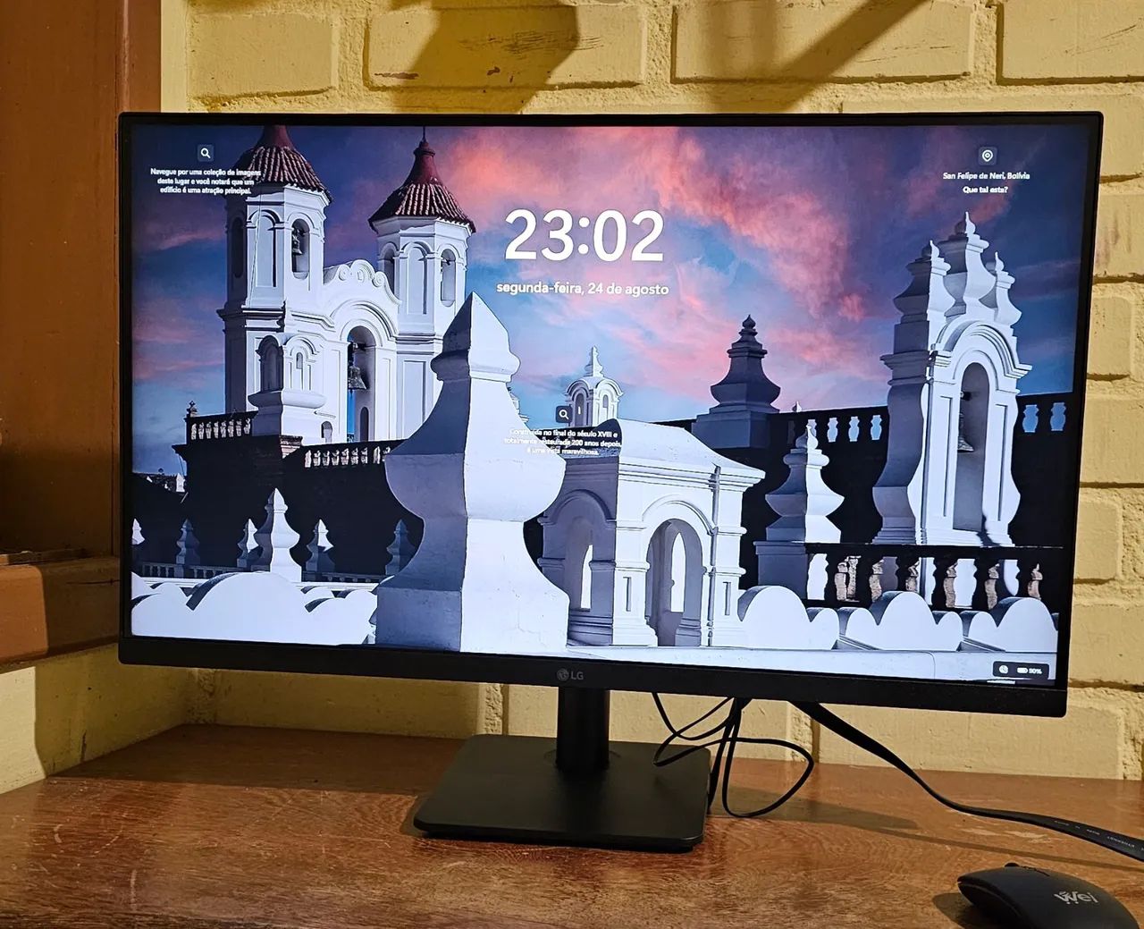 Monitor 27 polegadas LG com suporte articulado