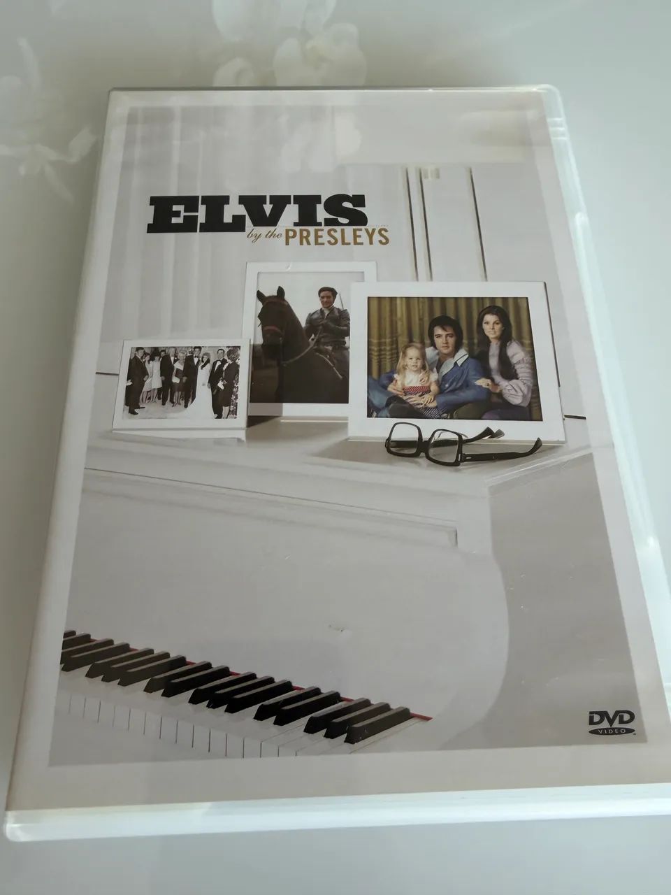 DVD Elvis by the Presleys
