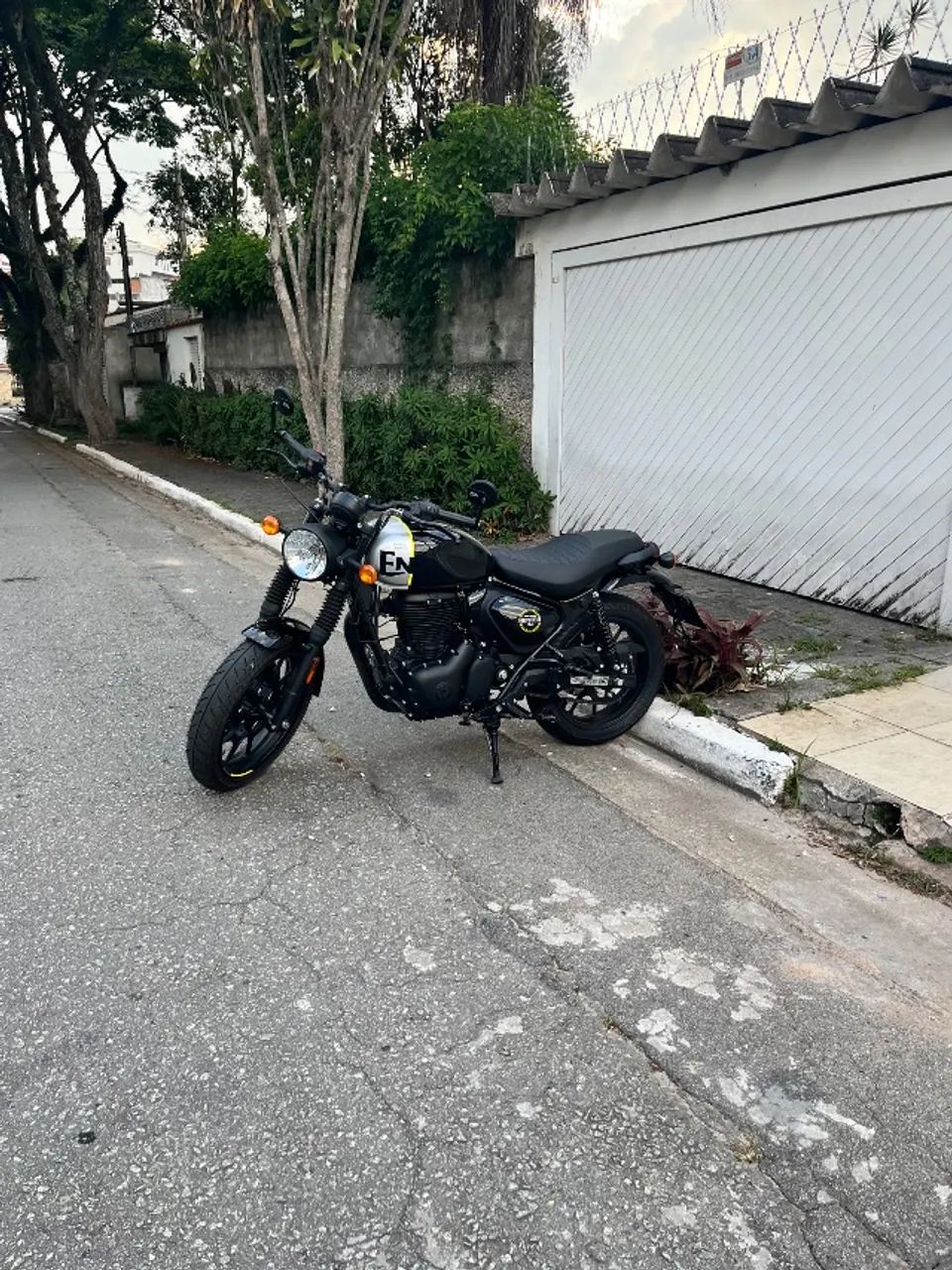 HUNTER 350 PRETA
