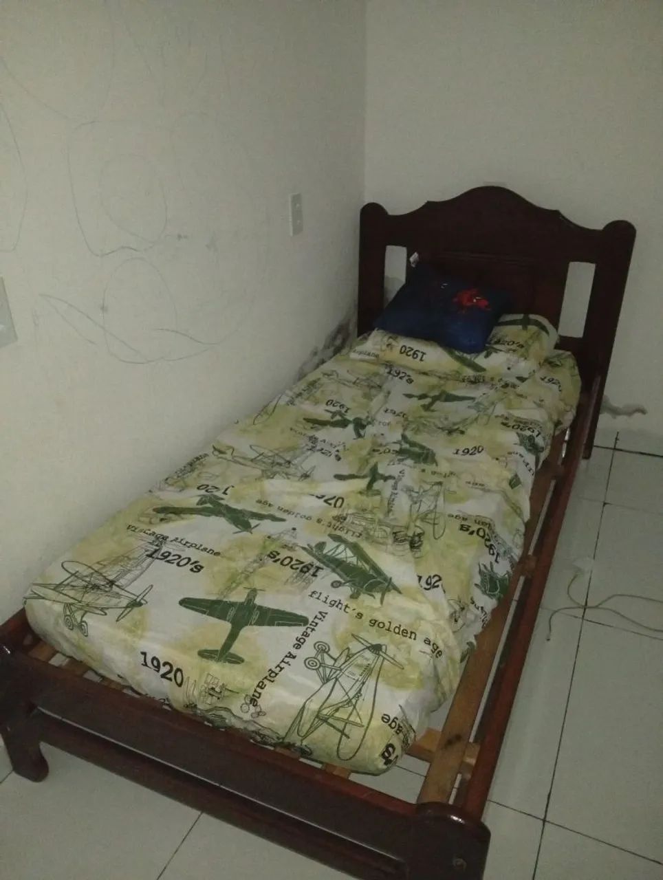 Cama + colchão de solteiro 