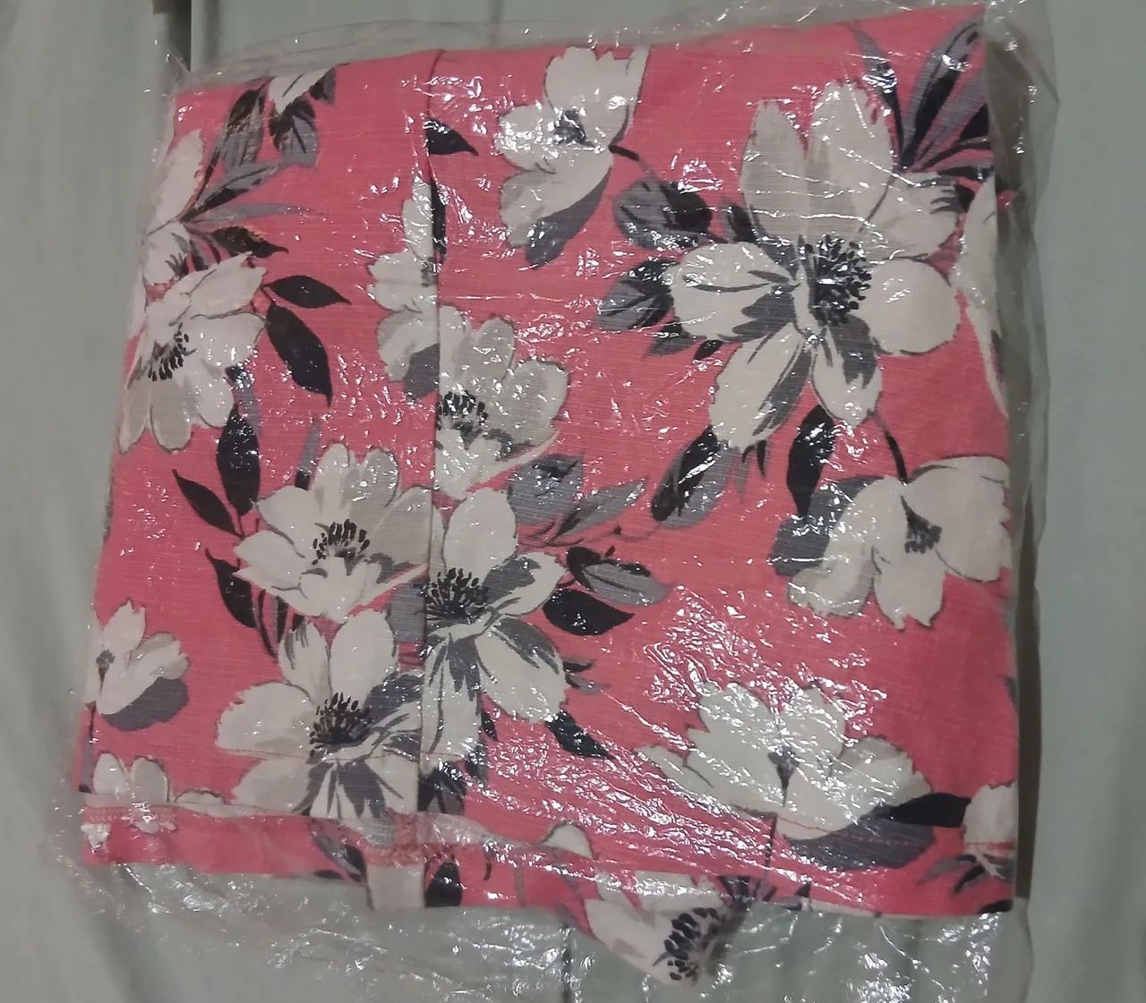 Saia Sakura Rosa Floral Hollister- Nunca usada - Foto 2