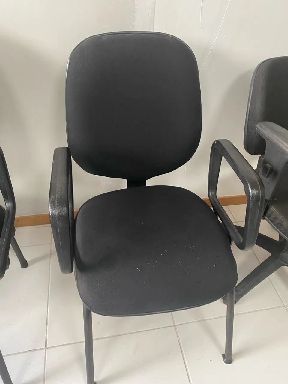Cadeiras de escritório fixa e de rodinhas - Foto 4