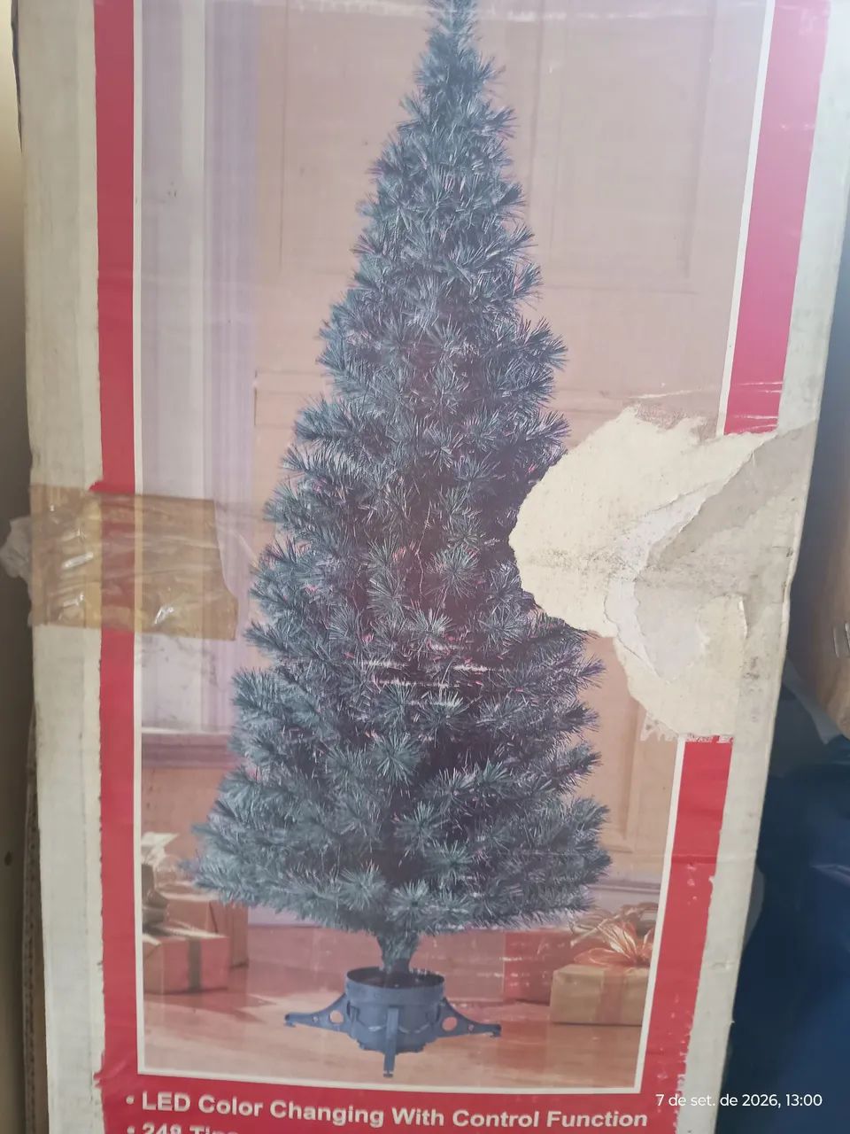  Árvore de Natal com enfeites  - Foto 2