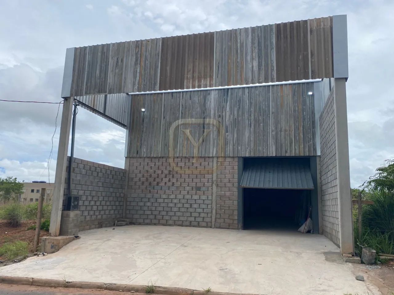 Barracão para Locação 200m² com Pé Direito Duplo ? Próximo à BR-251 | Excelente Localizaçã - Foto 4