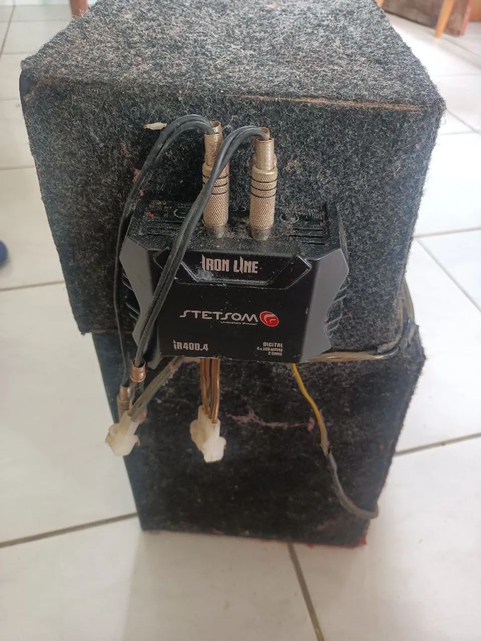 Caixa de som automotivo 