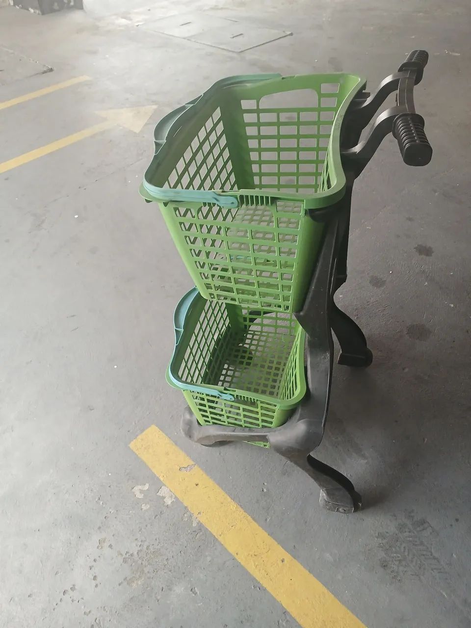 Carrinho para carregar compras no supermercado ou lojinha com 2 cestos   - Foto 2
