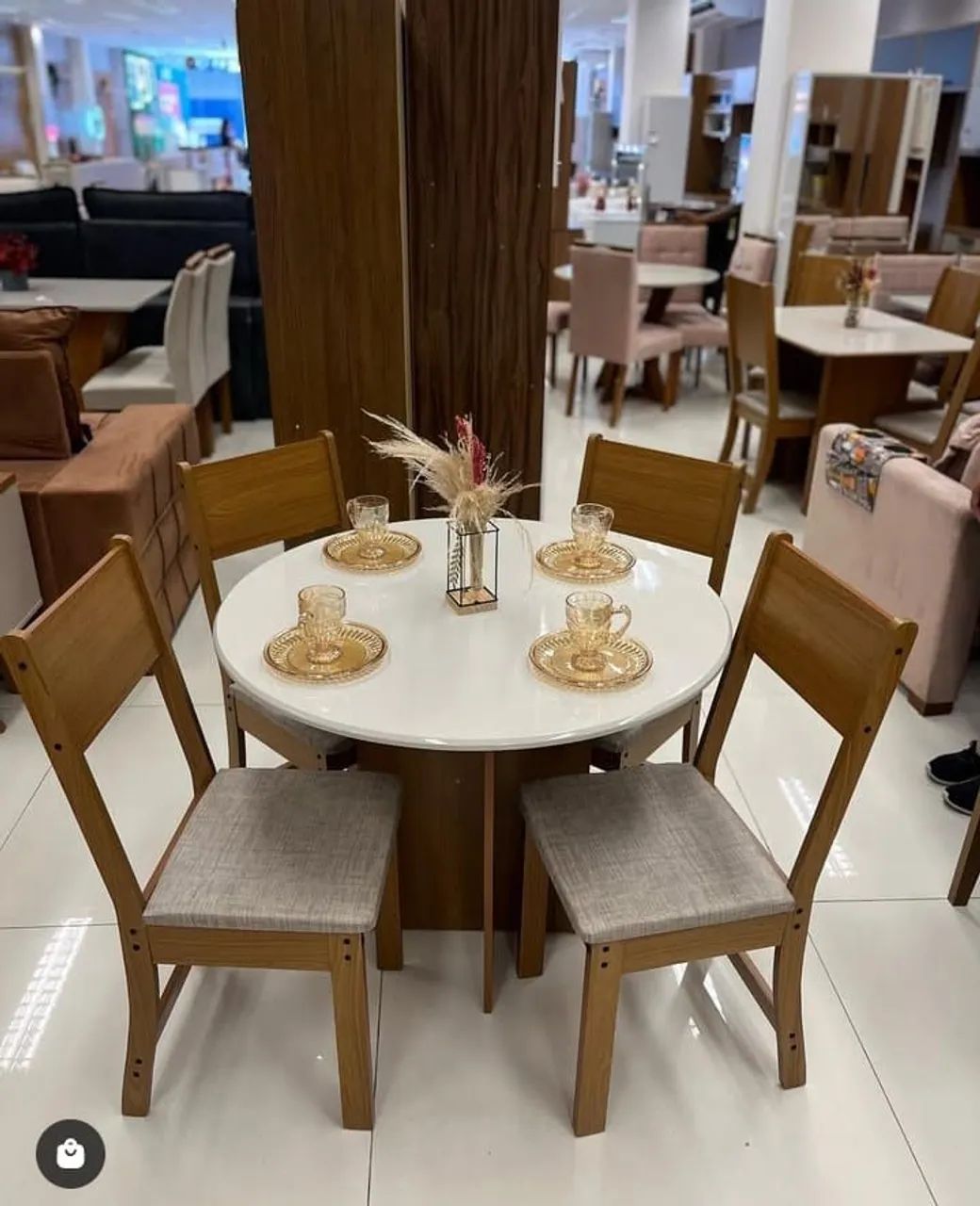 Conjunto mesa Alice com 4 cadeiras 