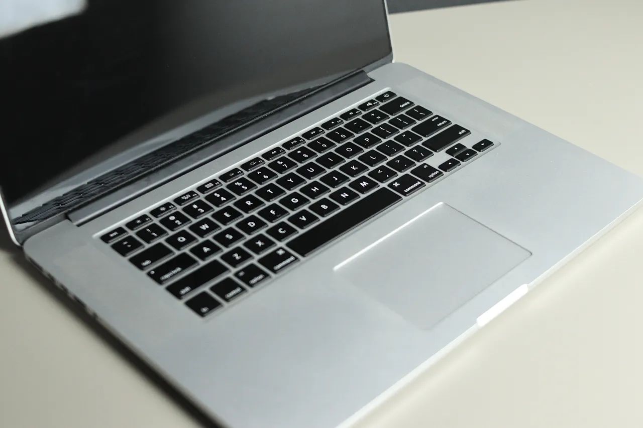 MacBook Pro Retina 15 2015 - i7 2.2GHz - 16GB RAM - SSD