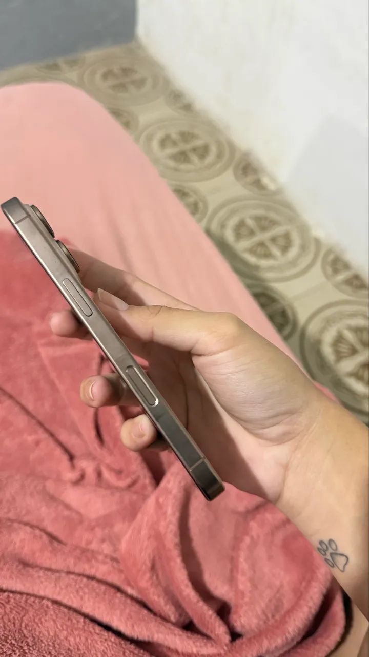 Vendo iPhone 16 pro 256 gb 