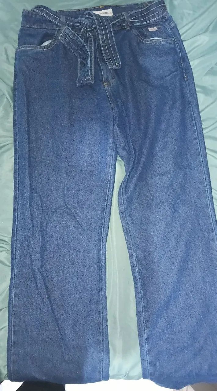 Vendo calça modelo reto. Nova R$ 100,00