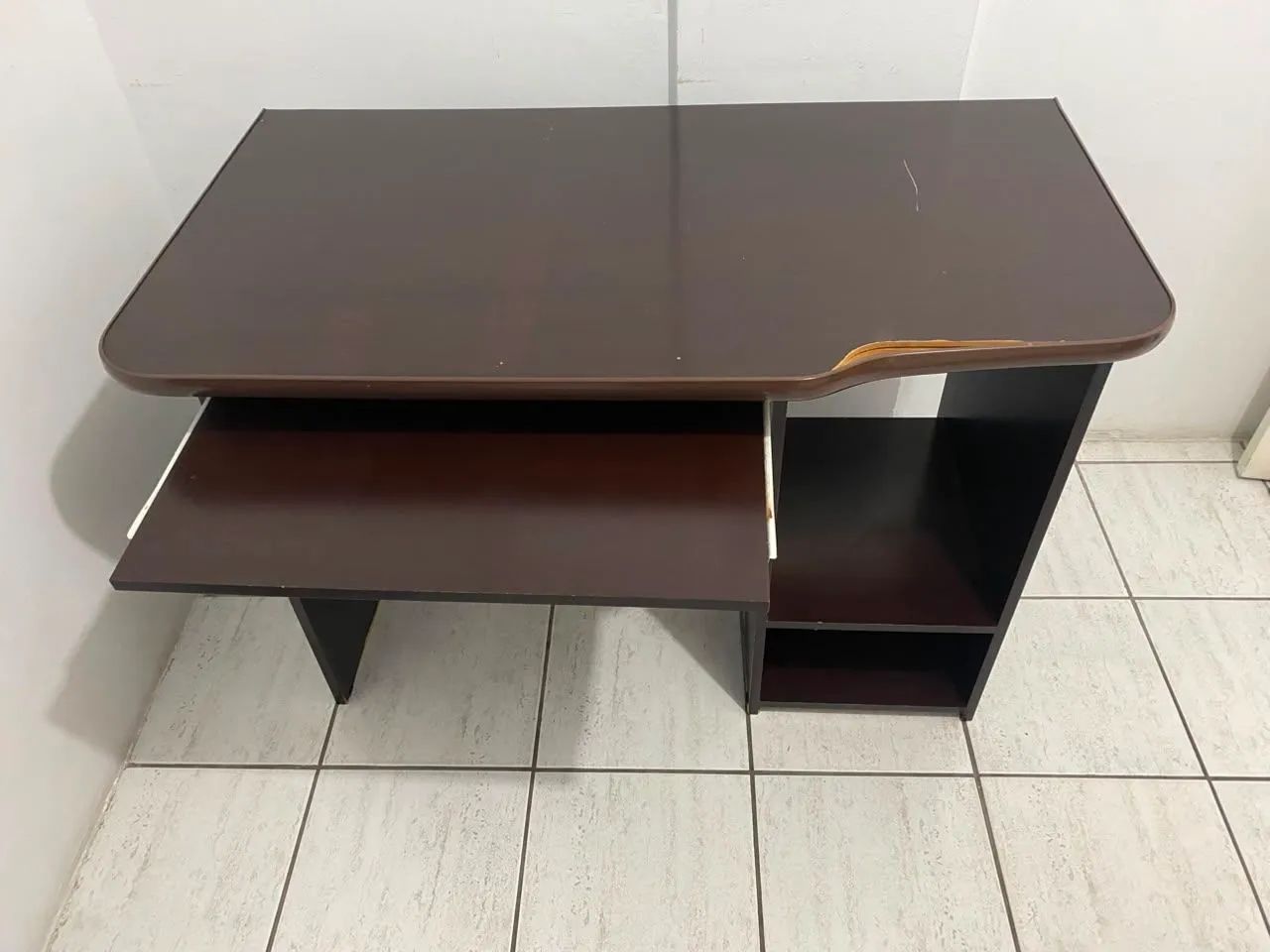 Mesa para computador/ escritório 