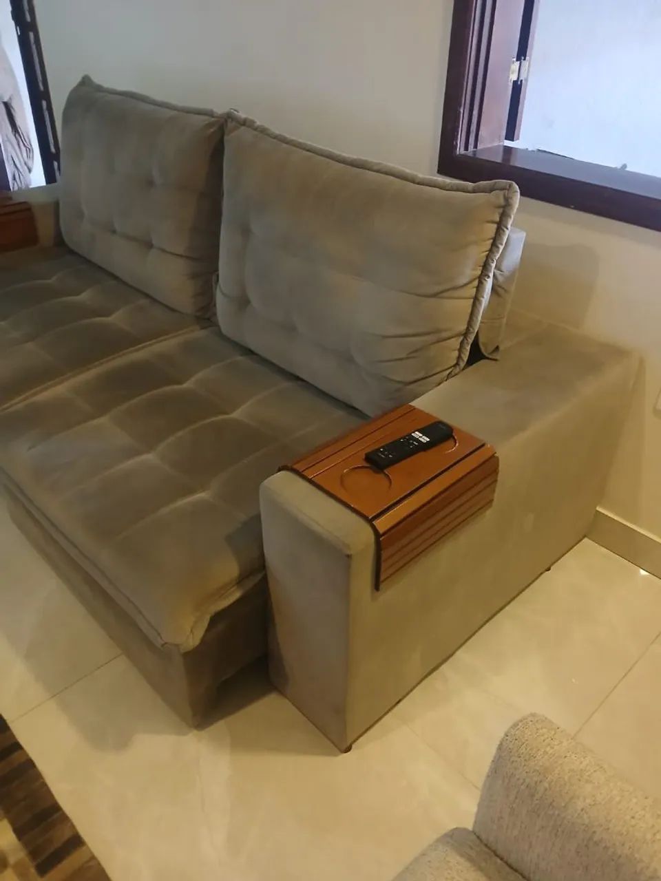 Vendo sofá retrátil, super conservado da universal Silviano Brandão - Foto 3