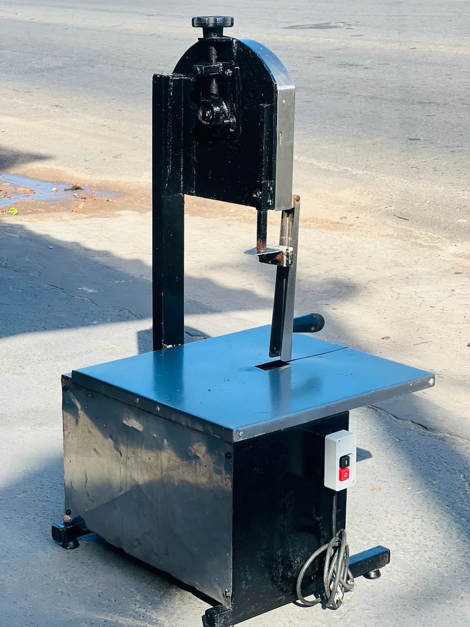 VENDE-SE - SERRA-FITA PARA CORTAR CARNE E OSSOS - ECCEL - Foto 3