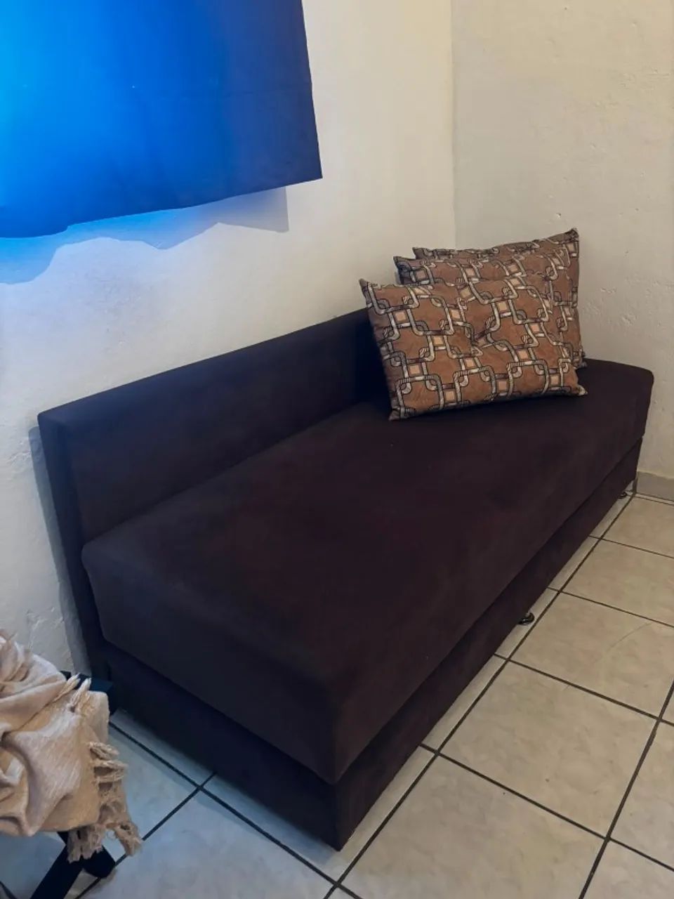 Sofá 3 lugares com almofadas soltas  - Foto 3