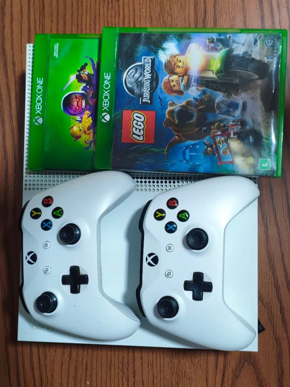 Console Xbox one com 2 controles e 2 jogos  - Foto 5