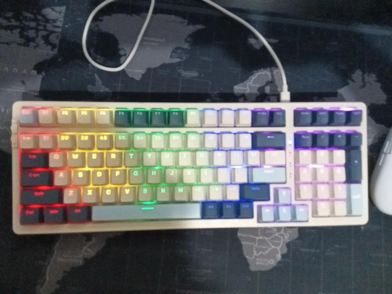Teclado mecânico - Switch Blue - 2.4GHz/Cabo/Bluetooth - Freewolf