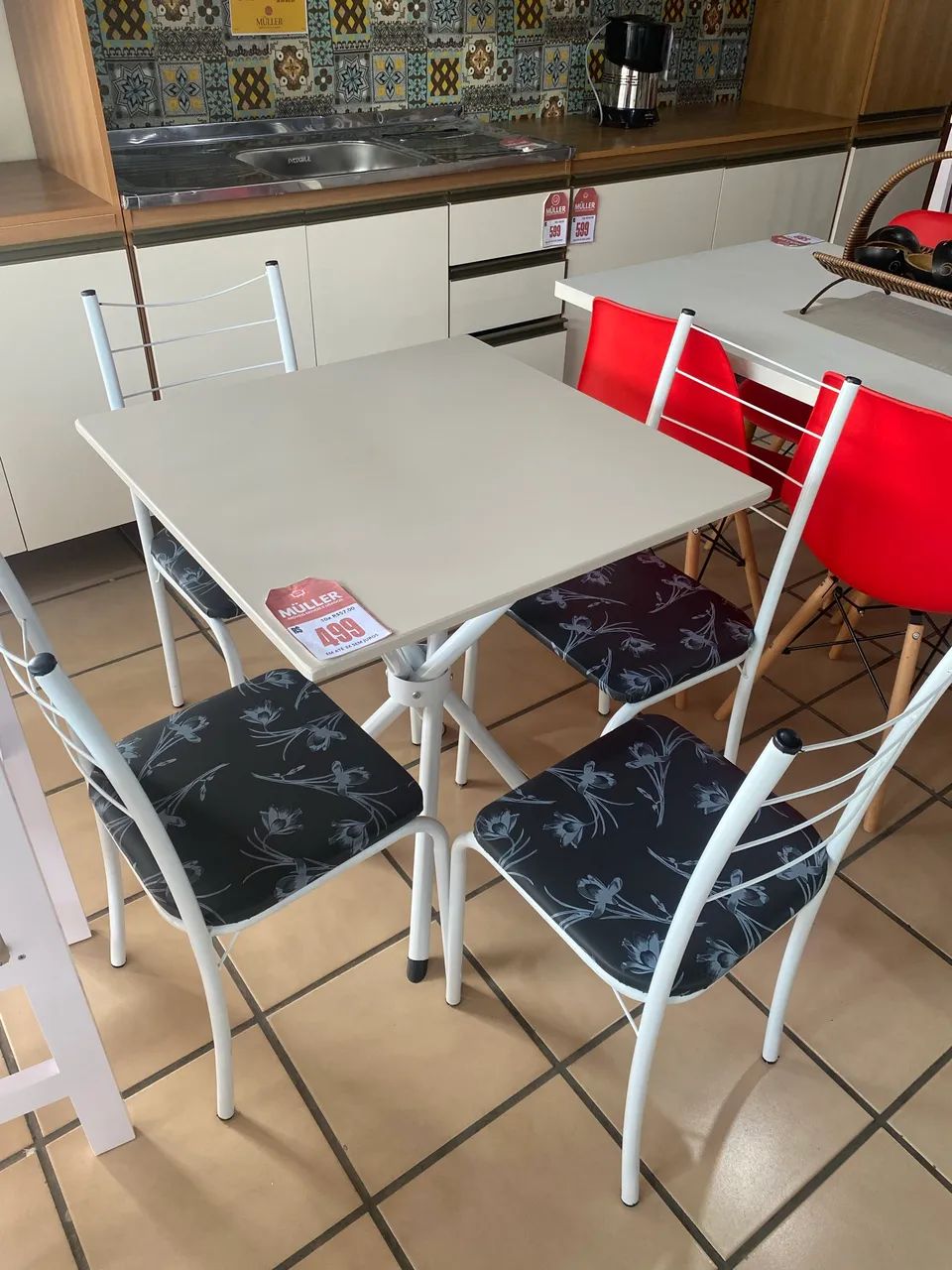 Mesa com 4 cadeiras 