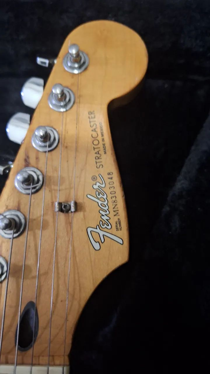 Guitarra Fender Stratocaster Mexicana c/case - Foto 3