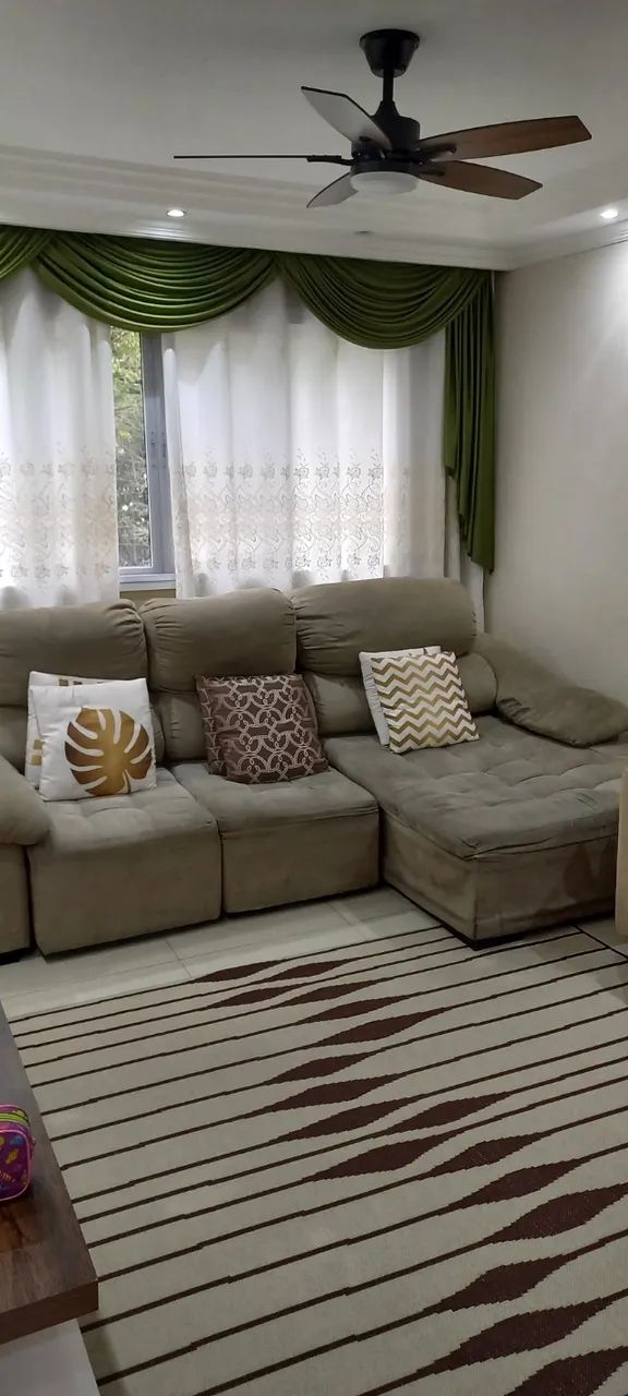 Vendo 2 sofás grandes de 3 lugares ótimo preço. - Foto 2