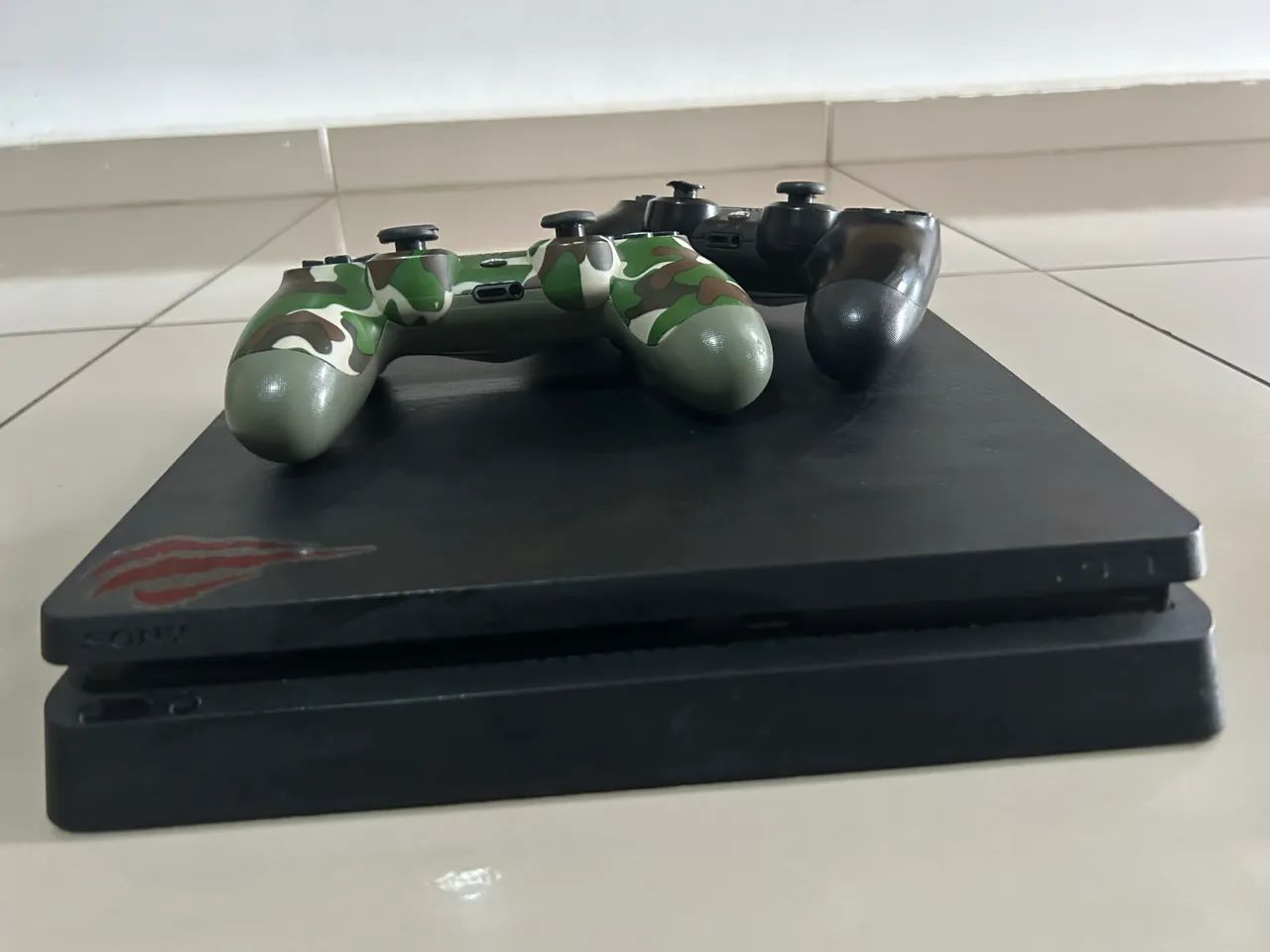 VENDO PS4 FUNCIONANDO PERFEITAMENTE - Foto 2