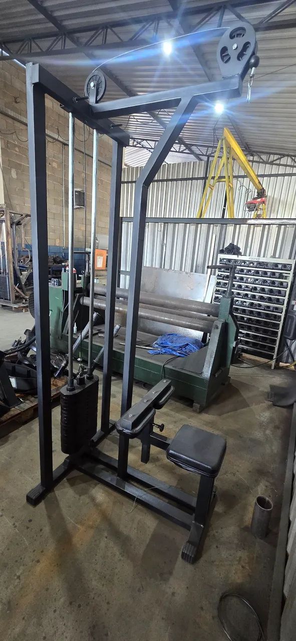 Puxada alta Pulley academia 