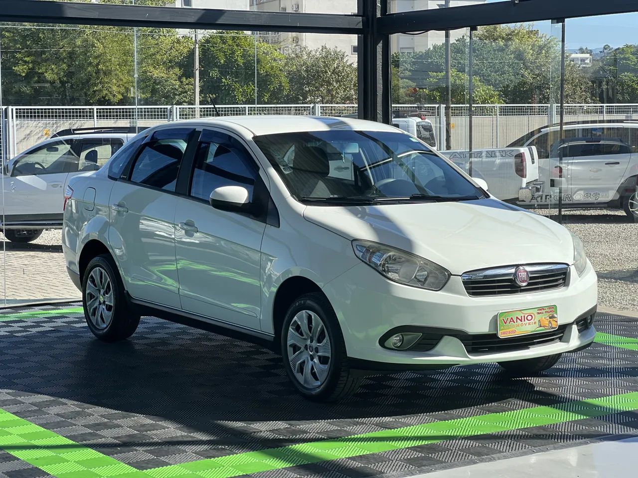Fiat Siena Attractive 1.4 Fire Flex 8V 4P 2014 - Foto 3