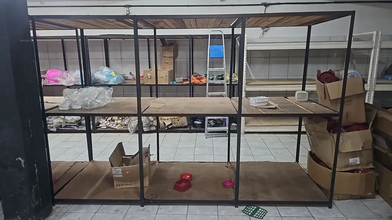 Prateleiras prontas para comércio 