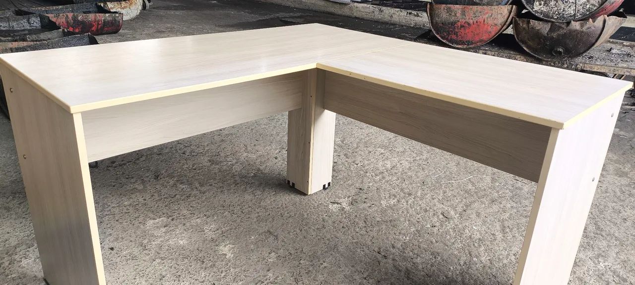 Mesa de escritório de canto 