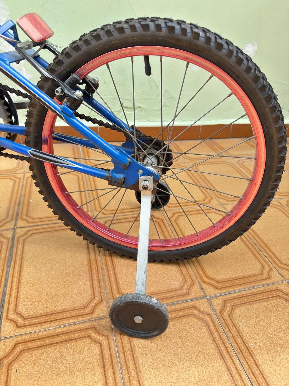 Bicicleta Wendy aro 20 com aro em alumínio e rodinhas  - Foto 3