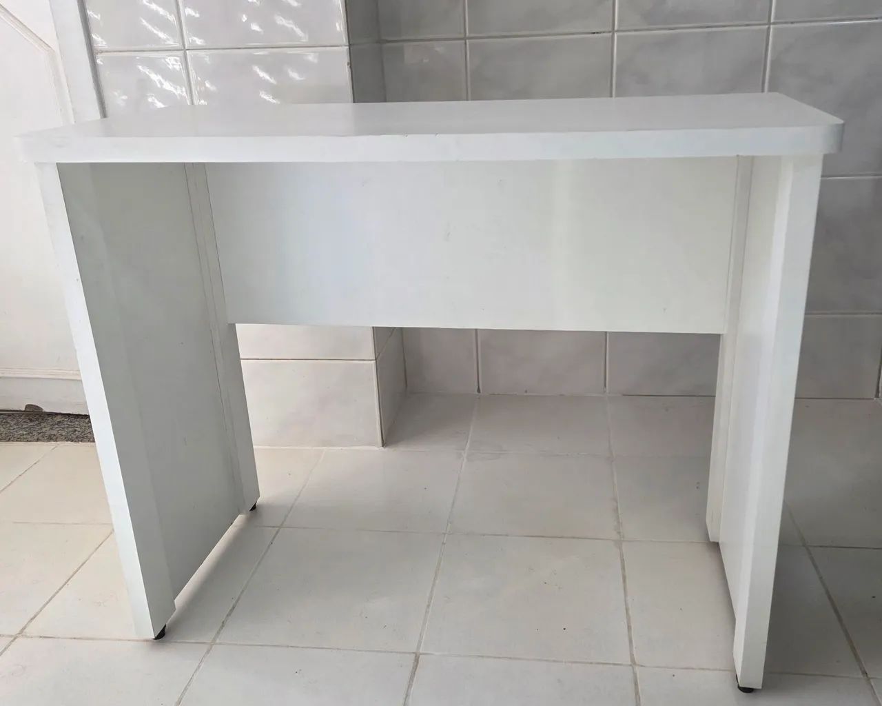 Escrivaninha / Mesa de escritório em MDF 