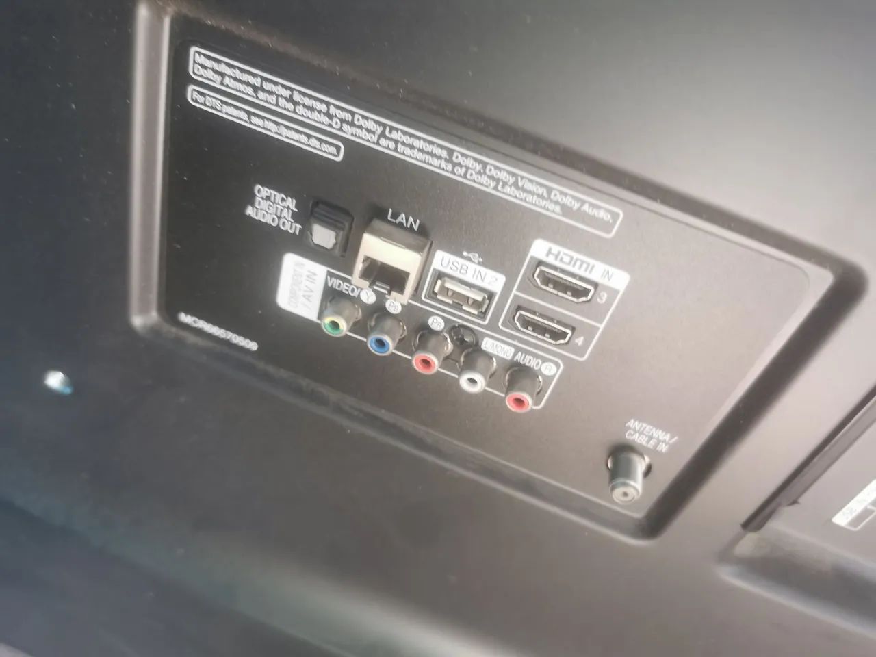 TV lg 75 polegadascom tela trincada. 