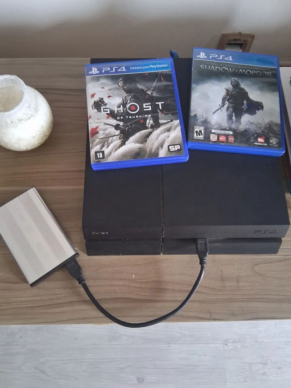 PS4 FAT + HD de 1 TB + 2 jogos