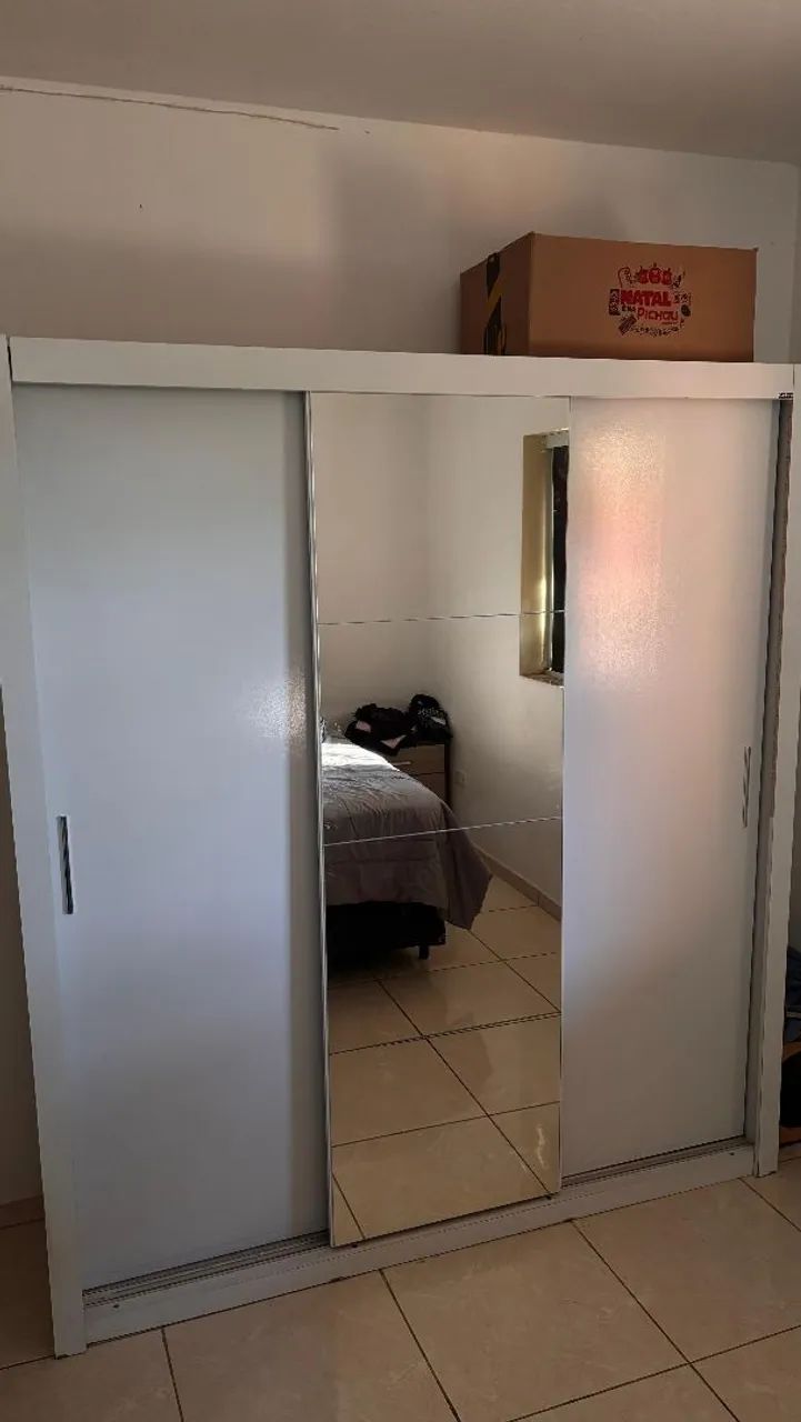 Guarda roupa 3 portas com espelho  - Foto 2