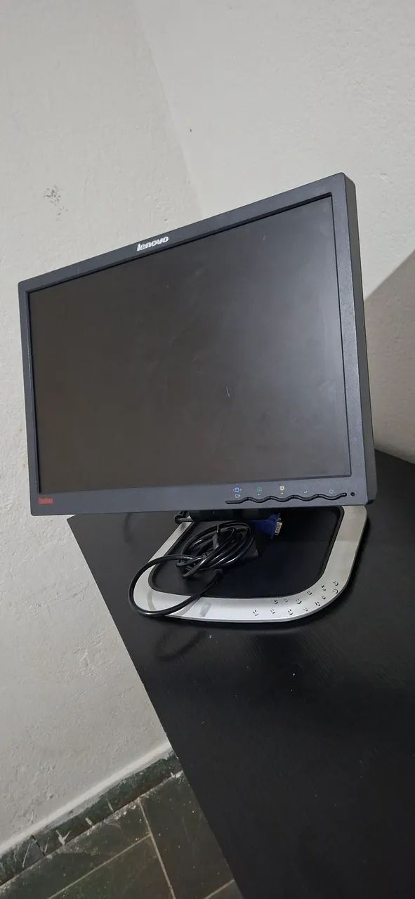 Monitor lenovo thinkvision articulado 
