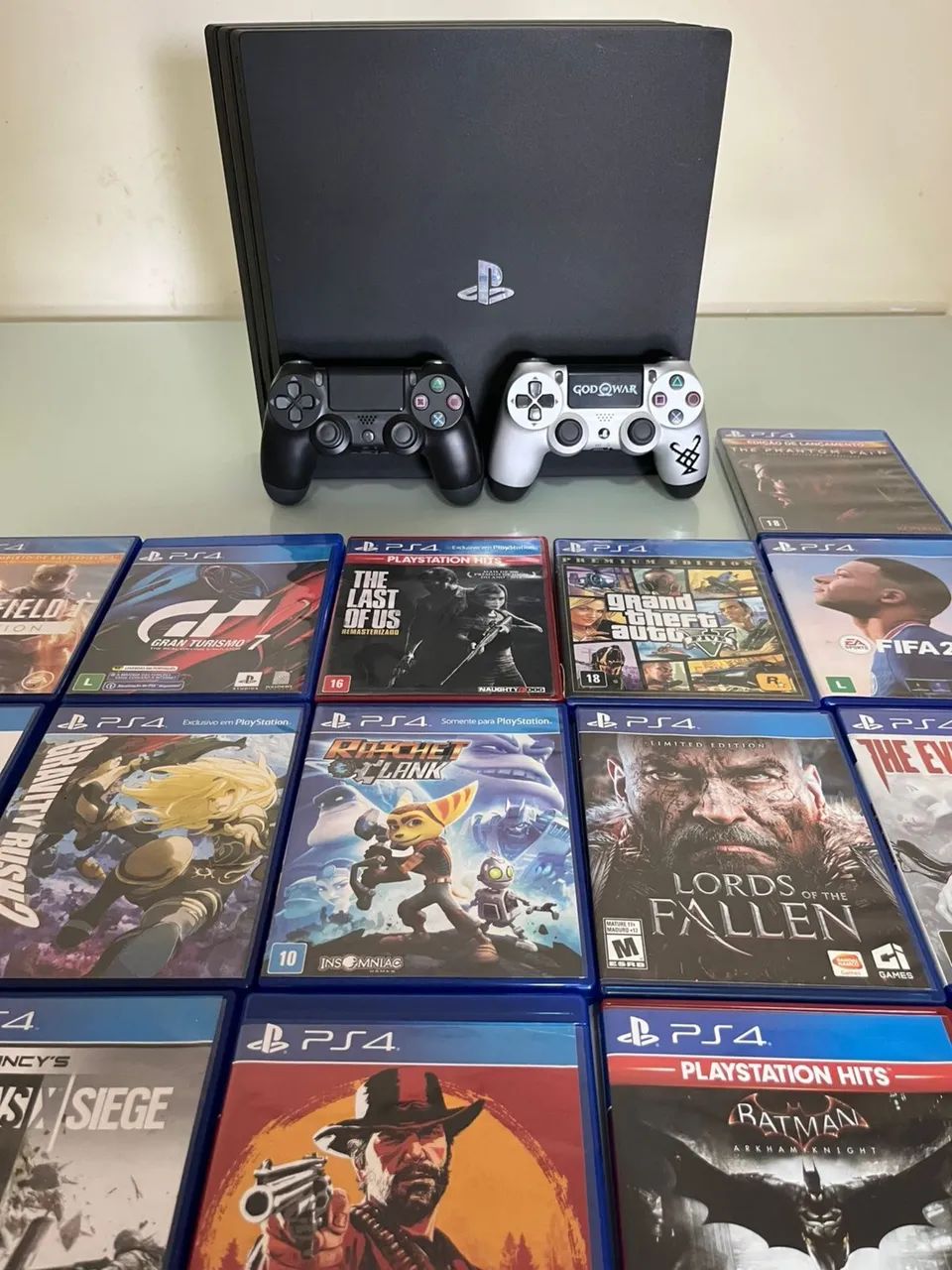 PS4 Pro 21 jogos e 2 controles 