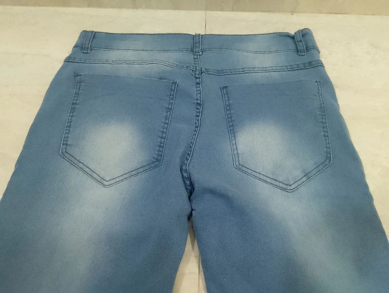 Calça jeans masculina, azul claro, número 42, com elastano, nova - Foto 4