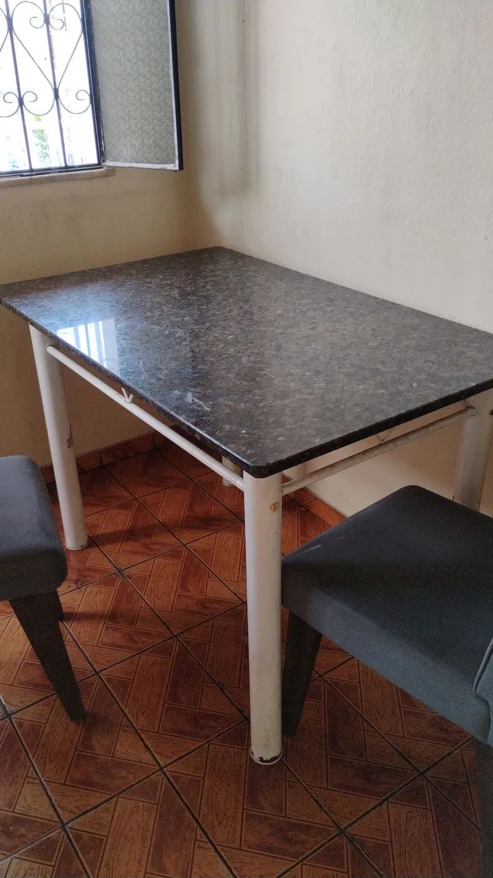 Mesa de mármore + 2 cadeiras  - Foto 2