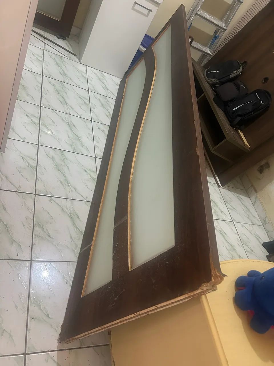 Vendo duas porta, madeira + vidro 