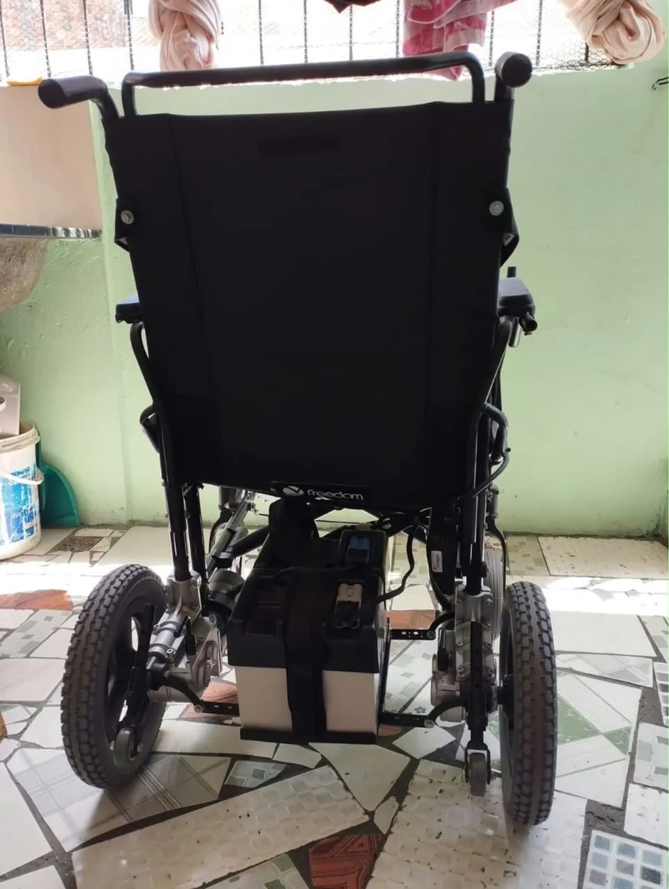 Cadeira de rodas motorizada  - Foto 2