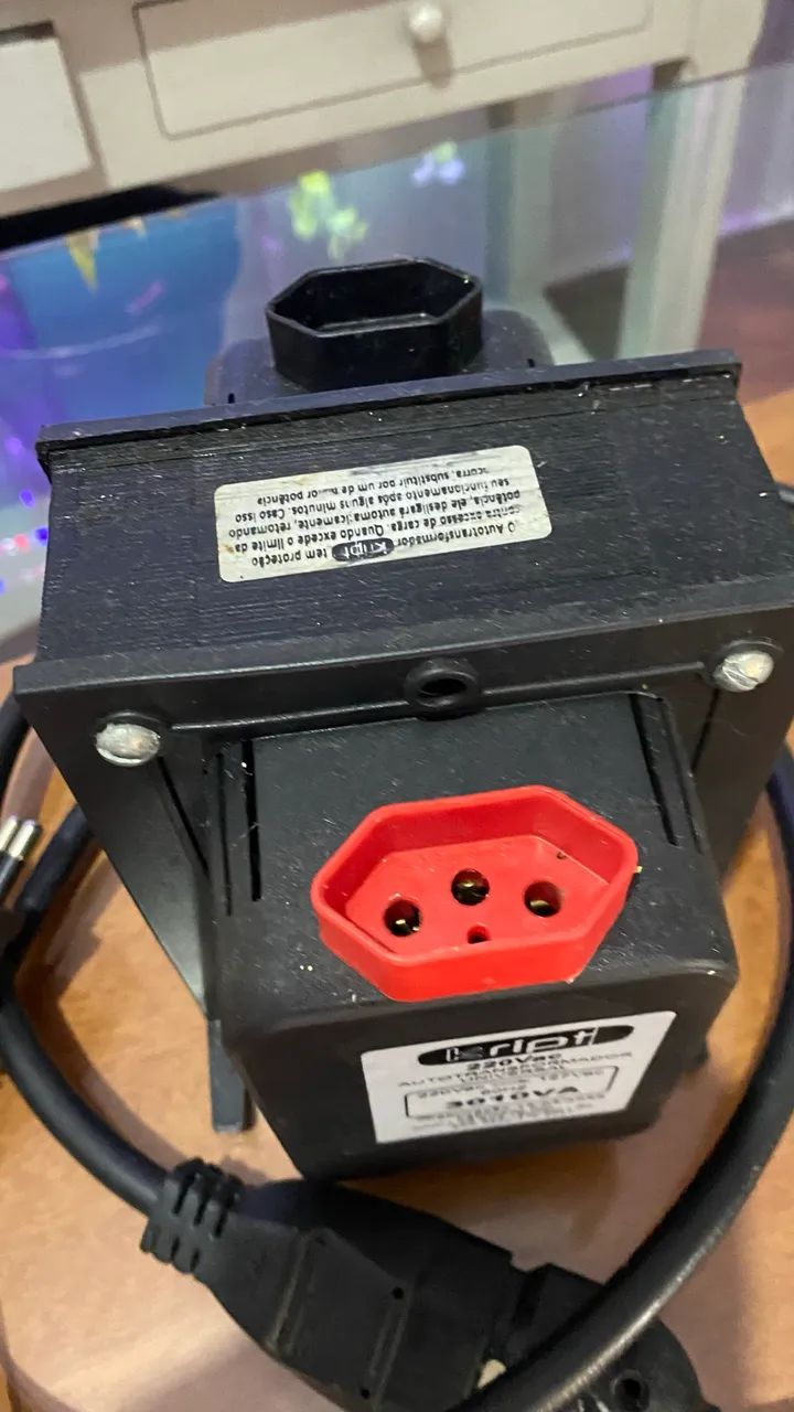 transformador universal da marca Kript com capacidade de 3010VA.