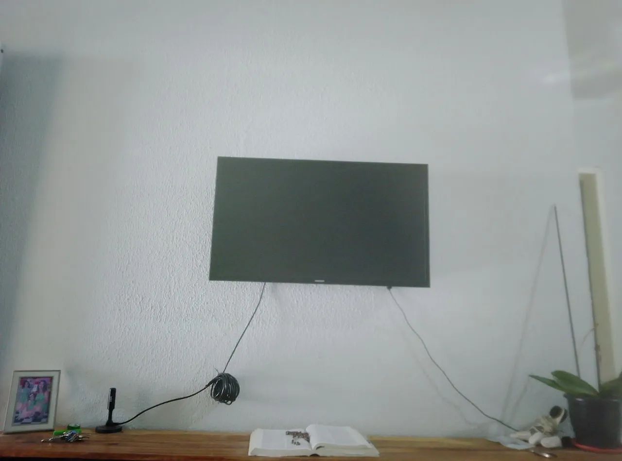 Tudo TV smart 32 polegadas pousada em ótimo estado
