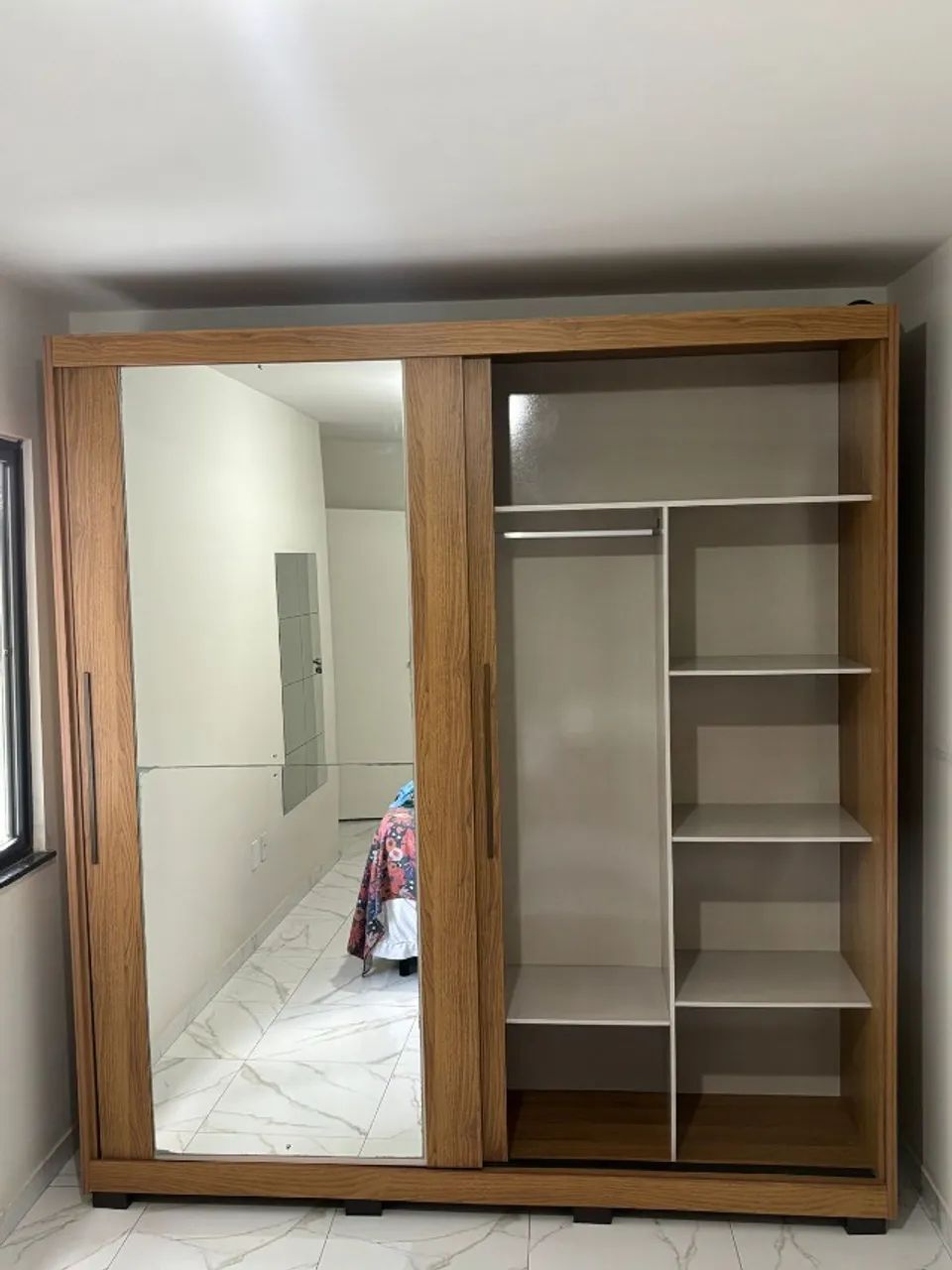 Guarda-Roupa de casal com portas de correr e espelho - Foto 4